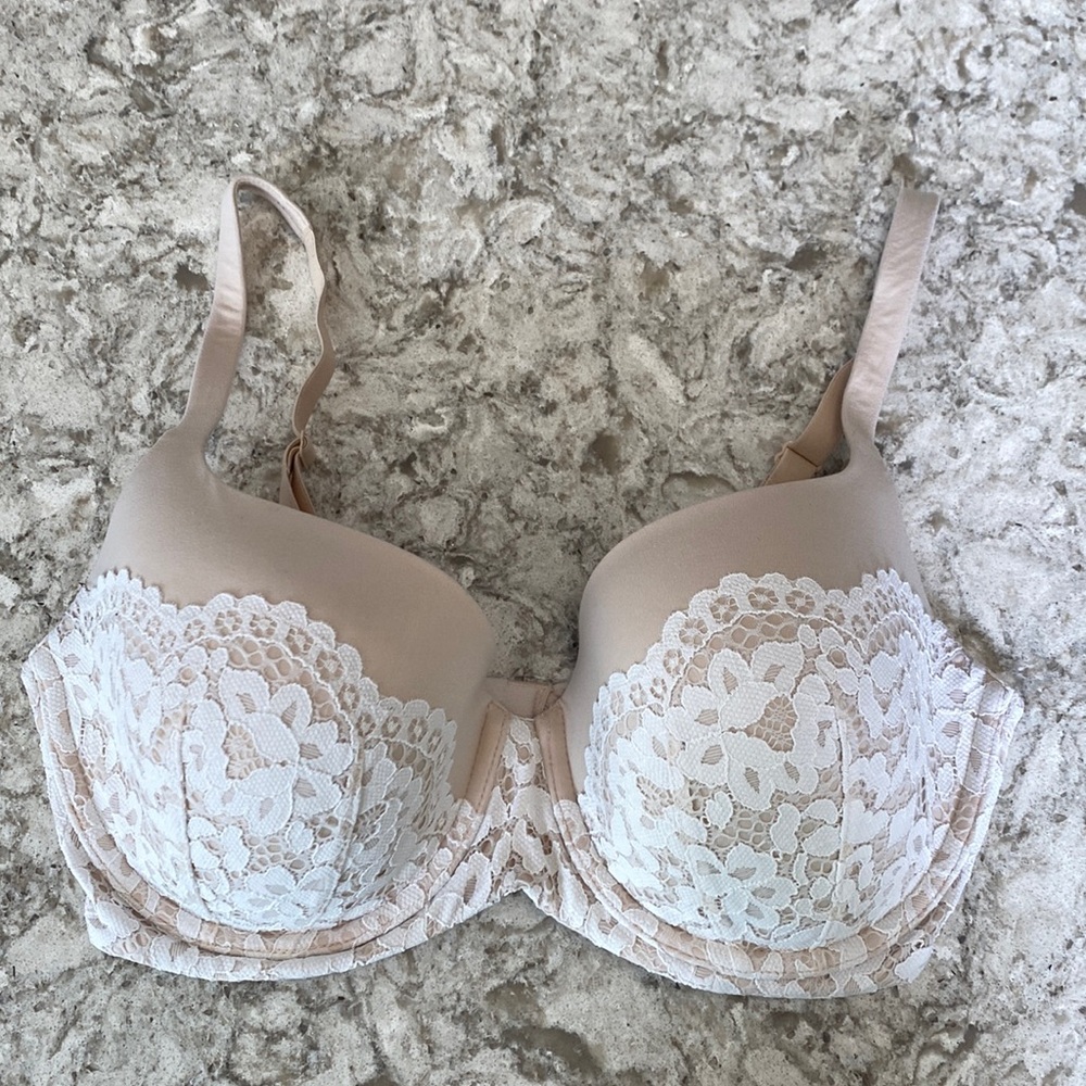 Victoria’s Secret 34DDD Lace Bra